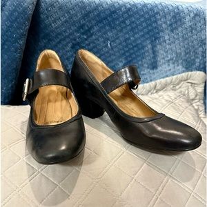 Sofft “Lorna” Leather Mary Jane 2” Stacked Heel